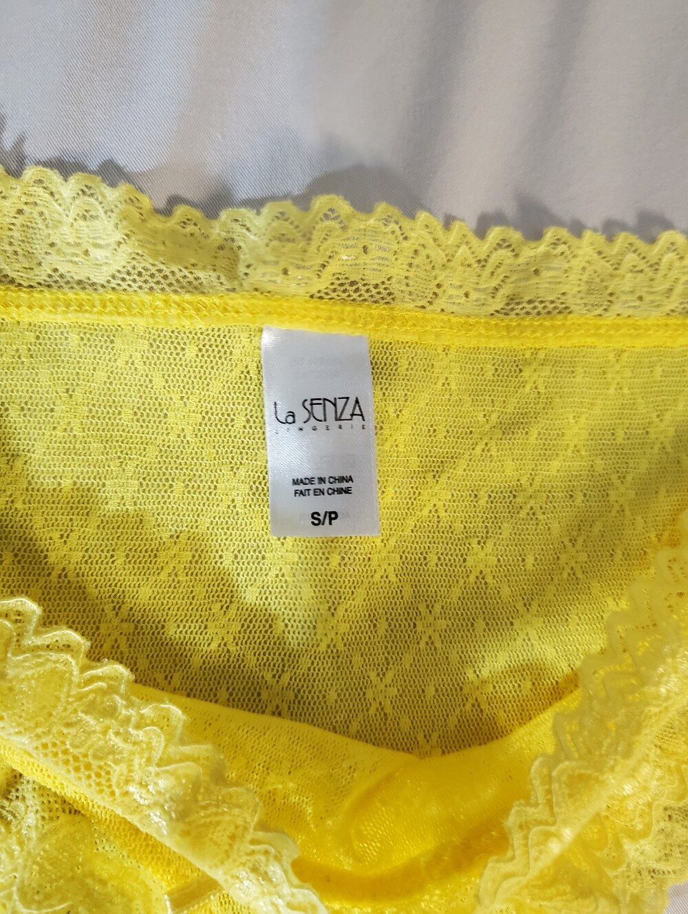 Rare LA SENZA Yellow Lace Cheeky Panty - Picture 10 of 11